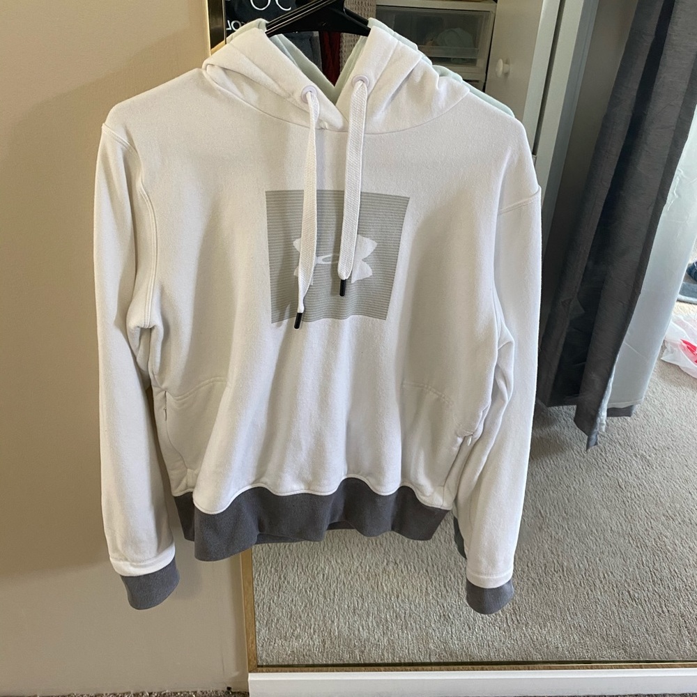 Under Armour Sweatshirt